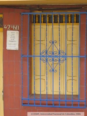 Aviso en vivienda "Esta casa no se vende ni se expropia" en el Sector de San Lorenzo Medellin
CEHAP, 2006
Palabras clave: SAN LORENZO MEJORAMIENTO MEDELLIN