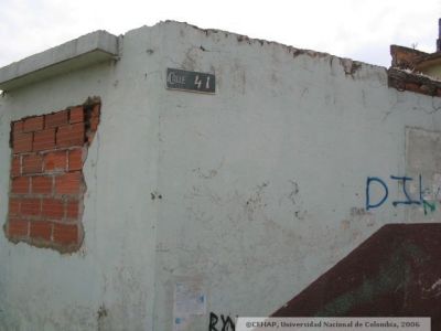 Esquina de la Calle 41 donde se aprecia cerramiento de ventanas en Sector de San Lorenzo de Medellin
CEHAP, 2006
Palabras clave: SAN LORENZO MEJORAMIENTO