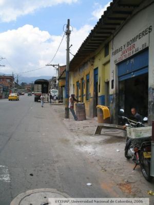 Talleres de reparacion de carros en la Carrera 45 (El Palo) en el  Sector de San Lorenzo de Medellin
CEHAP, 2006
Palabras clave: SAN LORENZO COMERCIO MEDELLIN