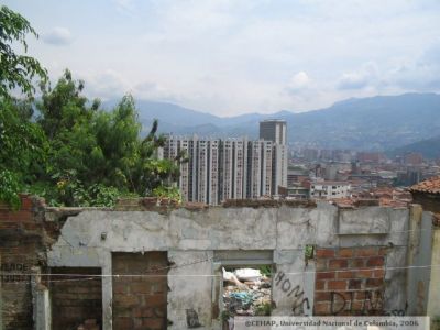 Lote en ruinas en el  Sector de San Lorenzo de Medellin
CEHAP, 2006
Palabras clave: SAN LORENZO MEJORAMIENTO