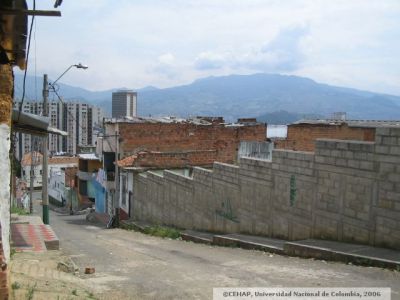 Calle del  Sector de San Lorenzo de Medellin, abajo Torres de San Sebastian
CEHAP, 2006
