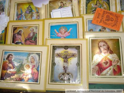 Comercio de Imagenes de Santos en cercanias de Cementerio
CEHAP
2006
Palabras clave: LOVAINA RELIGIOSIDAD POPULAR