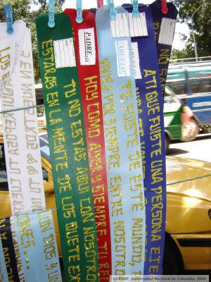 Cintas con iscripciones Funebres para la venta en afueras de cementerio en Medellin
CEHAP
2006
Palabras clave: LOVAINA COMERCIO CULTURA POPULAR