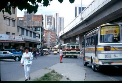 Viaducto del Metro en el centro de Medellin
Cehap 1992

Palabras clave: ESPACIO PUBLICO CENTRO DE MEDELLIN