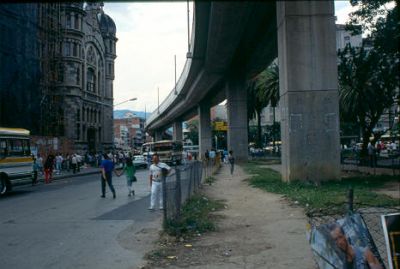 Edificio Rafael Uribe Uribe y Plazuela Nutibara bajos del metro
Cehap 1992
Palabras clave: Espacio Publico Centro de Medellin