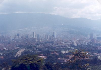 Panoramica del centro de Medellin desde el Cerro El Volador
CEHAP, 1999
Palabras clave: PANORAMICAS MEDELLIN