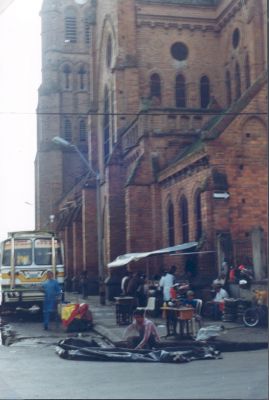 Ventas ambulantes en las afueras de la iglesia
cehap1999

Palabras clave: Espacio público