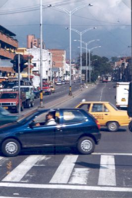 Cruce de la avenida san juan (Calle 44)
cehap 1999
Palabras clave: CALLES MEDELLIN VIALIDAD
