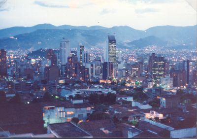 Panoramica del centro de Medellin al anochecer
cehap 1999
Palabras clave: PANORAMICAS MEDELLIN