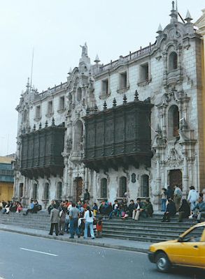 Edificio de Lima - Peru
Cehap-Forhum 2001
Palabras clave: ARQUITECTURA LIMA