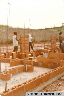 Participacion de la comunidad en proceso de autoconstruccion  en Vila Nova Cachoeirinha
Henrique Reinach, 1984
Palabras clave: Autoconstrucción Vivienda Sao Paulo Brasil