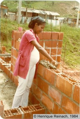 Mujeres en proceso de autoconstruccion  en Vila Nova Cachoeirinha
Henrique Reinach, 1984
Palabras clave: Autoconstrucción Vivienda Sao Paulo Brasil Mujeres