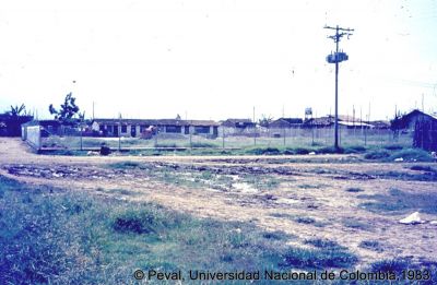 Precariedad de las viviendas en el Barrio El Poblado Cali
Peval, 1983
Palabras clave: Barrio El Poblado Cali Viviendas