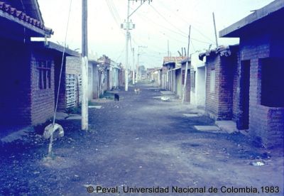 Vías de acceso a las viviendas en el Barrio El Poblado Cali
Peval, 1983
Palabras clave: Barrio El Poblado Cali Viviendas