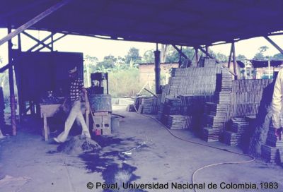 Fabricación de materiales de construcción
Peval, 1983
Palabras clave: Barrio El Poblado Cali Viviendas