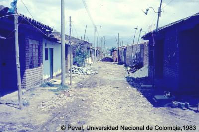 Vías de acceso en el Barrio El Poblado Cali
Peval, 1983
Palabras clave: Barrio El Poblado Cali Viviendas Calles