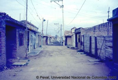 Vías de acceso en el Barrio El Poblado Cali
Peval, 1983
Palabras clave: Barrio El Poblado Cali Viviendas