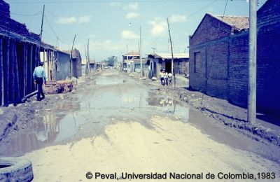 Vías de acceso en el Barrio El Poblado Cali
Peval, 1983
Palabras clave: Barrio El Poblado Cali Viviendas