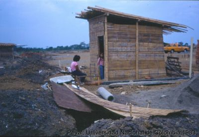 Obras de construcción en el Barrio El Poblado Cali
Peval, 1983
Palabras clave: Barrio El Poblado Cali Viviendas