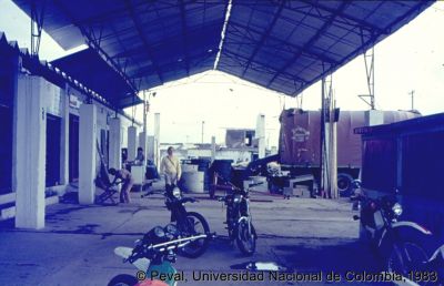 Actividades comerciales en el Barrio El Poblado de Cali
Peval, 1983
Palabras clave: Barrio El Poblado Cali Viviendas