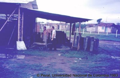 Obras de construcción en el Barrio El Poblado de Cali
Peval, 1983
Palabras clave: Barrio El Poblado Cali Viviendas