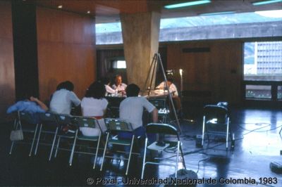 Reunión
Peval, 1983
Palabras clave: Barrio El Poblado Cali Viviendas