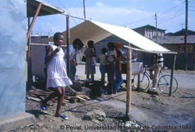 Actividades comerciales en el Barrio El Poblado Cali
Peval, 1983
Palabras clave: Barrio El Poblado Cali