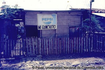 Actividades comerciales en el Barrio El Poblado de Cali
Peval, 1983
Palabras clave: Barrio El Poblado Cali Viviendas