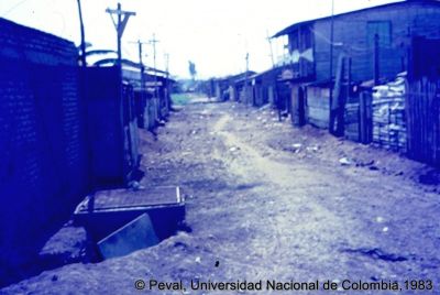 Calles del Barrio El Vallado Cali
Peval, 1983
Palabras clave: Barrio El Vallado Cali Calles Viviendas