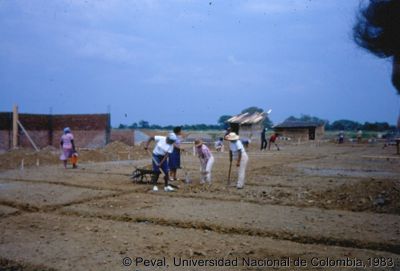 Participación de la comunidad en la autoconstrucción de las viviendas en el Barrio El Vallado Cali
Peval, 1983
Palabras clave: Barrio el Vallado Cali Autoconstrucción Viviendas
