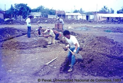 Participación de la comunidad en la autoconstrucción de las viviendas en el Barrio El Vallado Cali
Peval, 1983
Palabras clave: Barrio el Vallado Cali Autoconstrucción Viviendas
