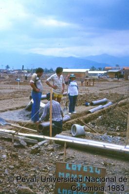 Participación de la comunidad en la autoconstrucción de las viviendas en el Barrio El Vallado Cali
Peval, 1983
Palabras clave: Barrio el Vallado Cali Autoconstrucción Viviendas