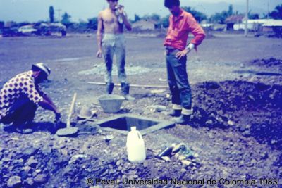 Participación de la comunidad en la autoconstrucción de las viviendas en el Barrio El Vallado Cali
Peval, 1983
Palabras clave: Barrio el Vallado Cali Autoconstrucción Viviendas