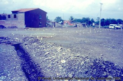 Proceso de loteo y construcción del programa de vivienda en el Barrio El Vallado  Cali
Peval, 1983
Palabras clave: Barrio el Vallado Cali Viviendas