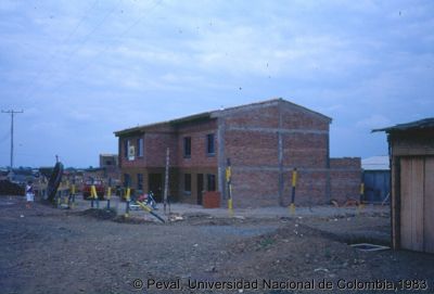 Inicio de obras del programa de construcción de viviendas en el Barrio El Vallado Cali
Peval, 1983
Palabras clave: Barrio el Vallado Cali