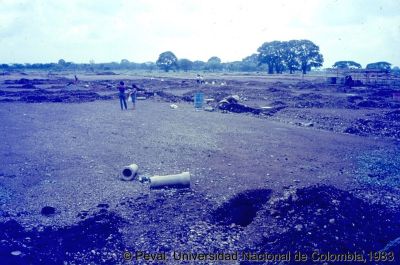 Inicio de obras del programa de construcción de viviendas en el Barrio El Vallado Cali
Peval, 1983
Palabras clave: Barrio el Vallado Cali Viviendas