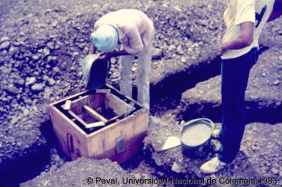 Participación de la comunidad en la autoconstrucción de las viviendas en el Barrio El Vallado Cali
Peval, 1983
Palabras clave: Barrio el Vallado Cali Autoconstrucción Viviendas