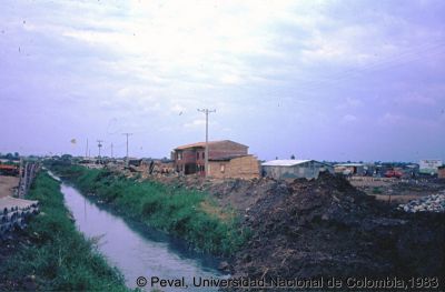 Inicios del programa de construcción de vivienda en el Barrio El Vallado Cali
Peval, 1983
Palabras clave: Barrio el Vallado Cali Viviendas
