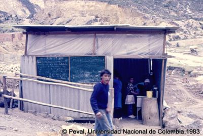 Obras de construcción del programa de vivienda
Peval, 1983
Palabras clave: Autoconstrucción Viviendas Marandua Bogota