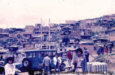 Comunidad en la urbanización Marandua de Bogotá
Peval, 1983
Palabras clave: Autoconstrucción Viviendas Marandua Bogota