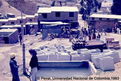 Inciio de obras en el Programa de autoconstrucción de viviendas Urbanización Marandua Bogotá
Peval, 1983
Palabras clave: Autoconstrucción Viviendas Marandua Bogota Materiales de construcción