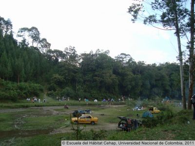 Nacimiento del Río Medellín (Alto de San Miguel) usado como zona recreo y lavadero de autos
Cehap, 2011
Palabras clave: Contaminación Fuentes hídricas