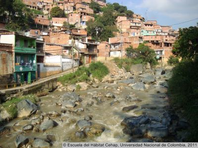 Barrio asentado a las orillas de La Quebrada La Iguaná
Cehap, 2011
