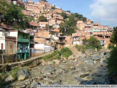 Barrio asentado a las orillas de La Quebrada La Iguaná
Cehap, 2011
