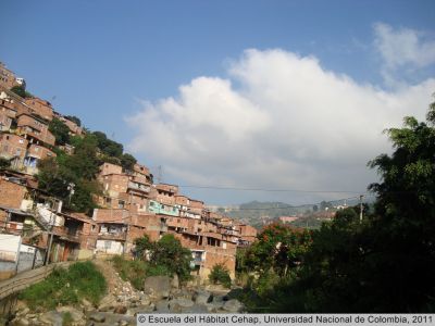Barrio asentado a las orillas de La Quebrada La Iguaná
Cehap, 2011
Palabras clave: Quebrada La Iguaná