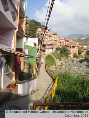 Via de acceso peatonal al Barrio a las orillas de La Quebrada La Iguaná
Cehap, 2011
Palabras clave: Quebrada La Iguaná