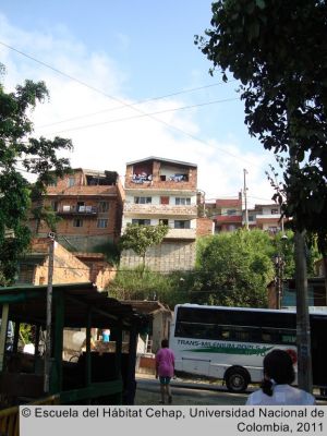 Barrio asentado a las orillas de La Quebrada La Iguaná
Cehap, 2011
