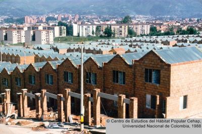 Proyecto de vivienda masiva de clase media de dos niveles en Itagui
Cehap, 1988
Palabras clave: Vivienda Itagui