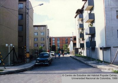 Unidad cerrada de vivienda con edificios de cinco niveles en Itagui
Cehap, 1988
Palabras clave: Vivienda Itagui Urbanizaciones
