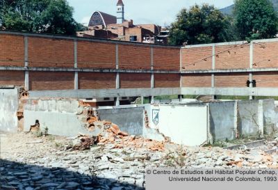 Demolición plaza de mercado de Castilla, al fondo Iglesia San Judas
Cehap, 1993
Palabras clave: Infraestructura Demoliciones Barrio Castilla